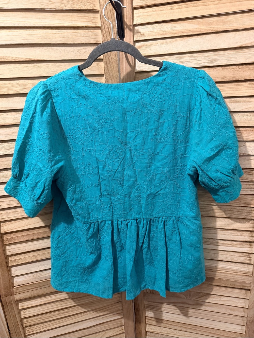 NWT Andree by Unit Teal Textured V-Neck Peplum Blouse - Picture 2 of 3